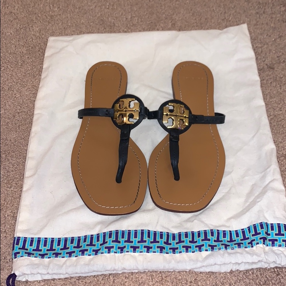 Black skinny strap Tory Burch sandals!